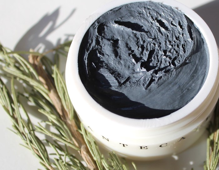 Очищающие свойства черной глины для натурального ухода за кожей лица