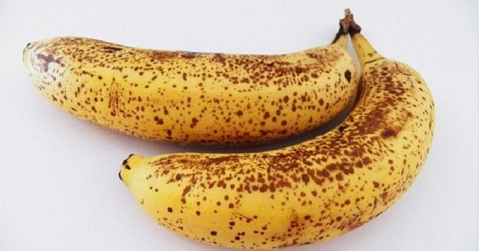 Почему бананы с черными пятнышками на самом деле являются более полезными