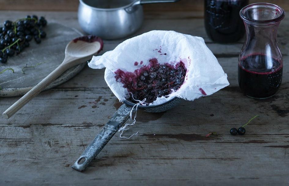 ВИНО И НАСТОЙКИ ИЗ СМОРОДИНЫ – КАК ПРИГОТОВИТЬ В ДОМАШНИХ УСЛОВИЯХ