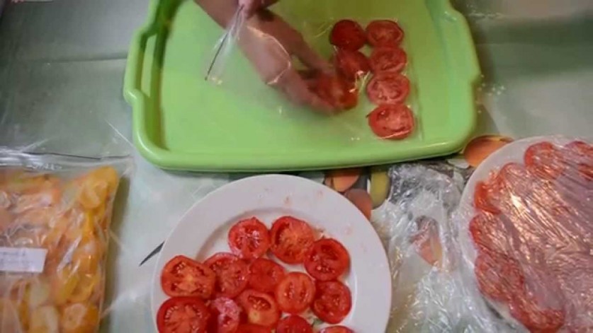 КАК И ЗАЧЕМ ЗАМОРАЖИВАТЬ ПОМИДОРЫ