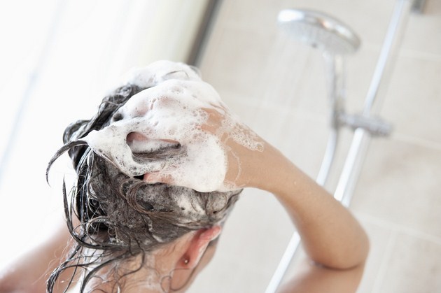 Как перестать мыть голову каждый день? 10 полезных советов от трихолога!