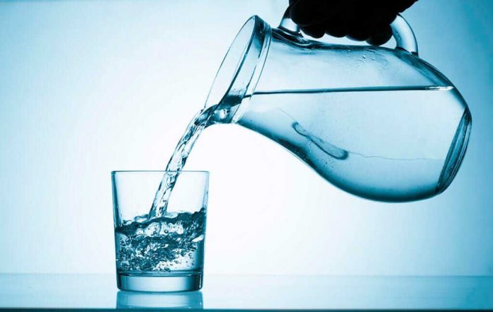 7 вещей, которые случаются с вашим телом, когда вы начинаете пить воду регулярно