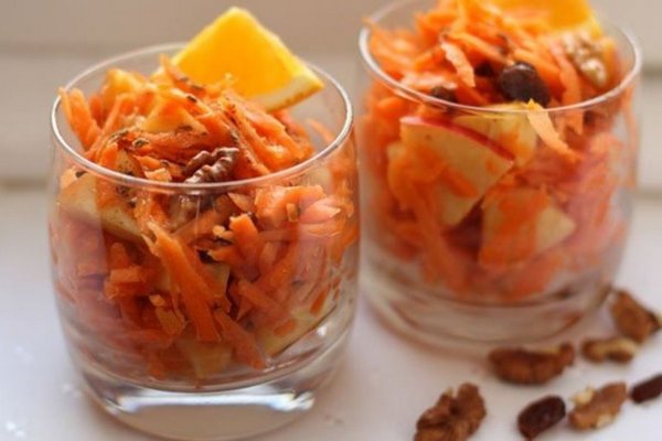 Витаминный морковный салат с изюмом и апельсиновым соком