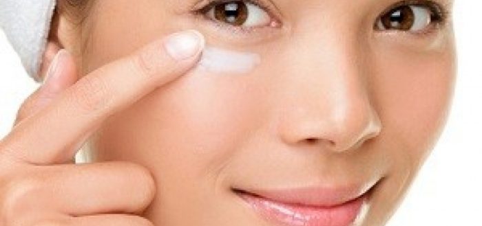 Как сделать 3-ингредиентный крем против старения для кожи вокруг глаз за 1 минуту