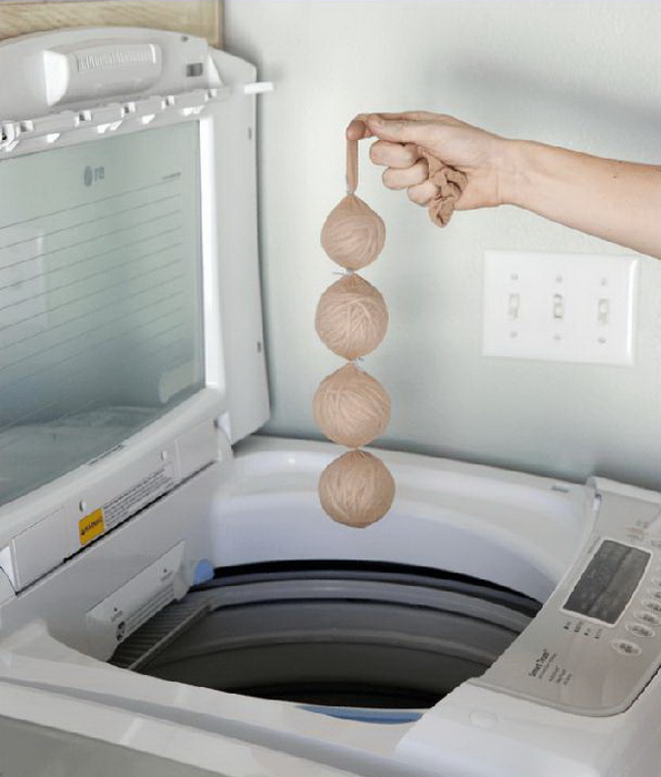 Зачем в стиральную машину к белью отправляют мотки пряжи: совет от находчивой хозяйки