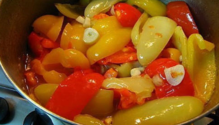 Быстрый маринованный перец половинками. Изумительно, попробуйте