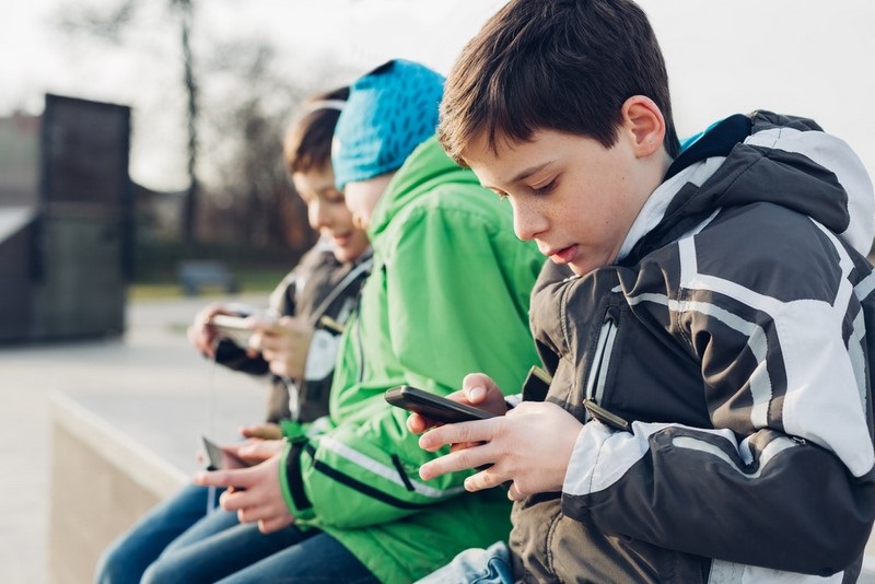 10 причин не давать телефон в руки детям до 12 лет. Всем родителям стоит прочитать