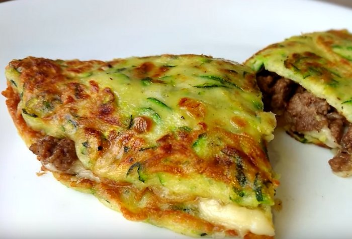 Кабачковые чебуреки с фаршем: 3 рецепта