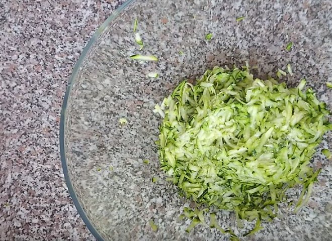 Кабачковые чебуреки с фаршем: 3 рецепта
