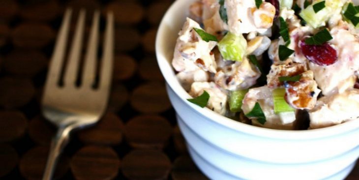 10 сытных салатов, которые можно сделать за 10 минут