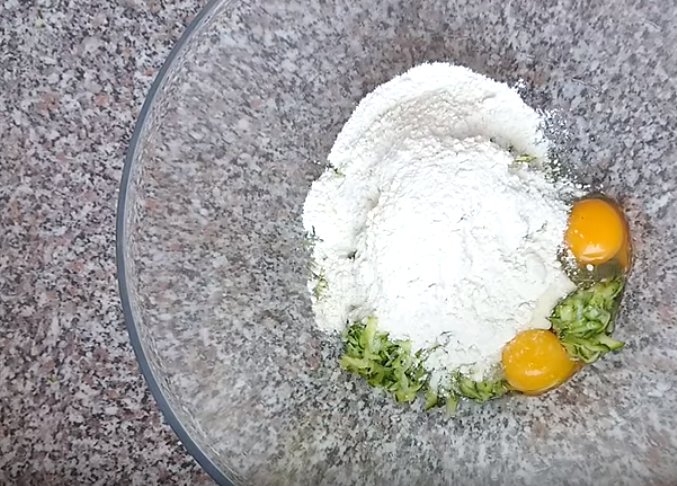 Кабачковые чебуреки с фаршем: 3 рецепта