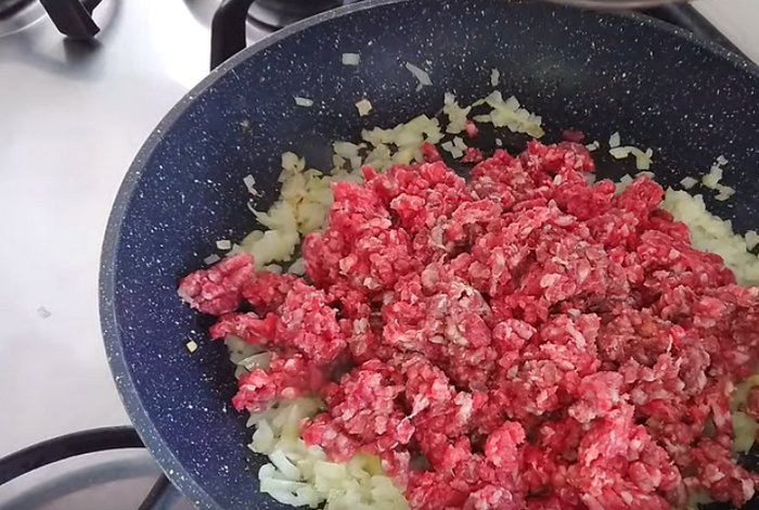 Кабачковые чебуреки с фаршем: 3 рецепта