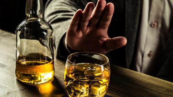 Как влияет на организм человека алкоголь и почему стоит вообще от него отказаться.