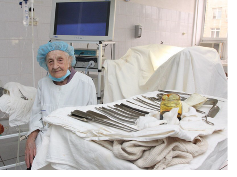 Самый старый практикующий хирург в мире. 92 года и нулевая летальность!