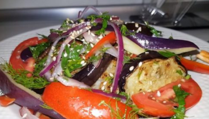 Самый вкусный салат из баклажанов: остановиться невозможно