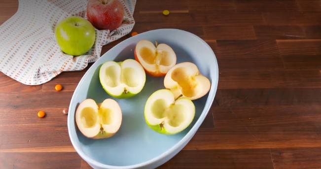 Польза со вкусом: яблоки с очень необычной «начинкой»
