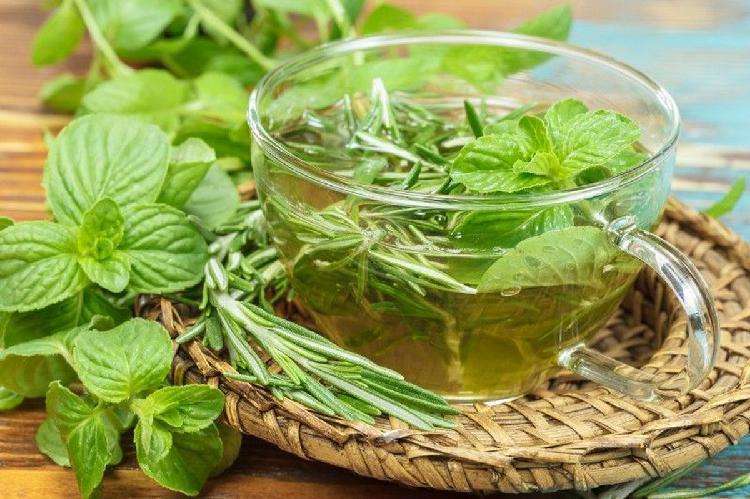 Травяные чаи: какие бывают, когда какие пить и с чем сочетать
