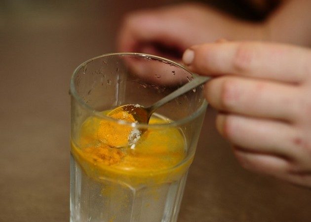 Зачем пить воду с куркумой каждое утро?