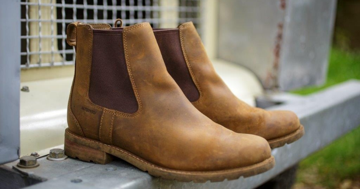 Как носить модные ботинки челси, если вам за 50: три сочетания