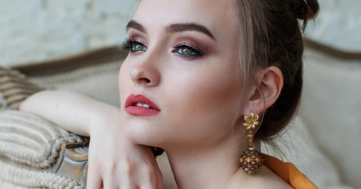 Красить ресницы — дело тонкое: 5 ошибок, из-за которых в вас будут видеть неопрятную женщину