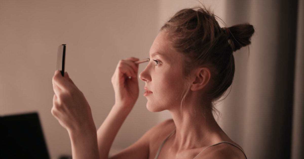 4 хитрости в макияже, которые молодят лицо. Все делается за пару минут