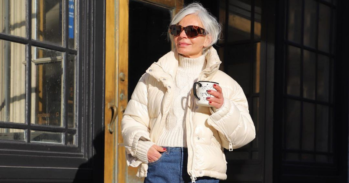 Как выглядеть дорого, если вам за 60. Стильные наряды с обычными джинсами