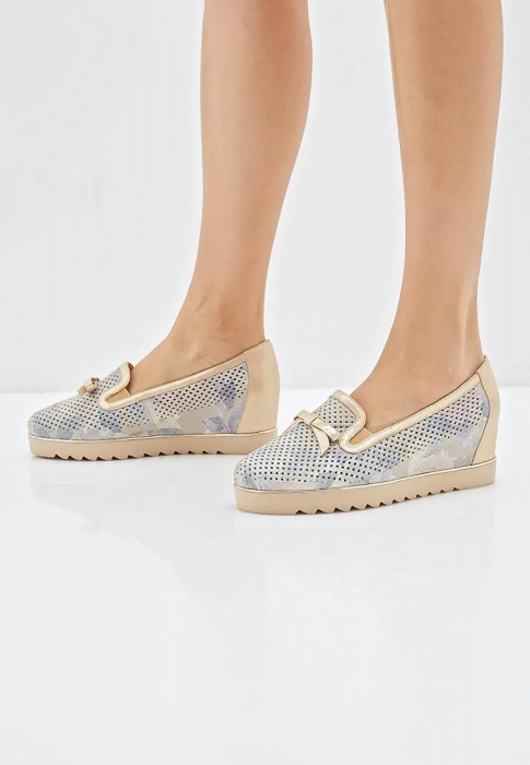 5 пар обуви, которые превращают элегантную даму 50+ в уставшую от жизни тетю