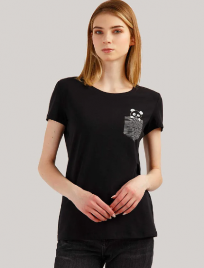 8 идеальных базовых футболок, которые можно носить по-разному каждый день