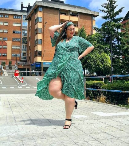 5 летних платьев, которые на женщинах с пышными формами смотрятся идеально