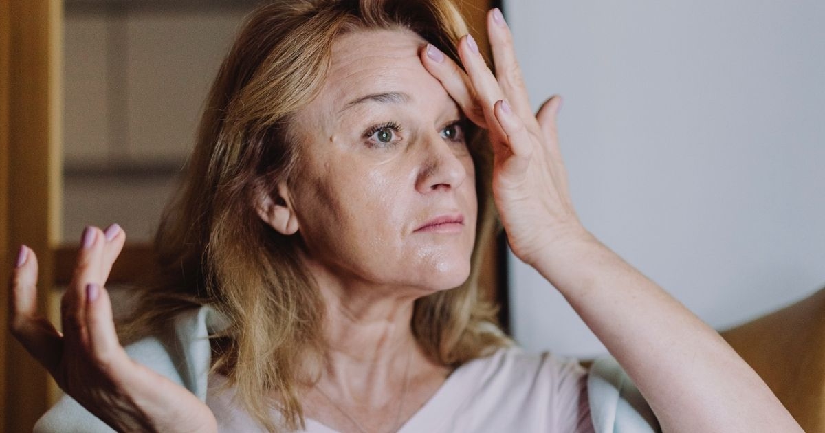 5 ошибок, из-за которых женщины за 50+ выглядят плохо даже с тональным кремом