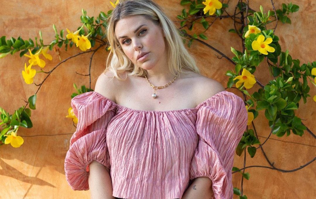 7 вещей на лето, которые не просто прячут полный живот, но и красят женщину