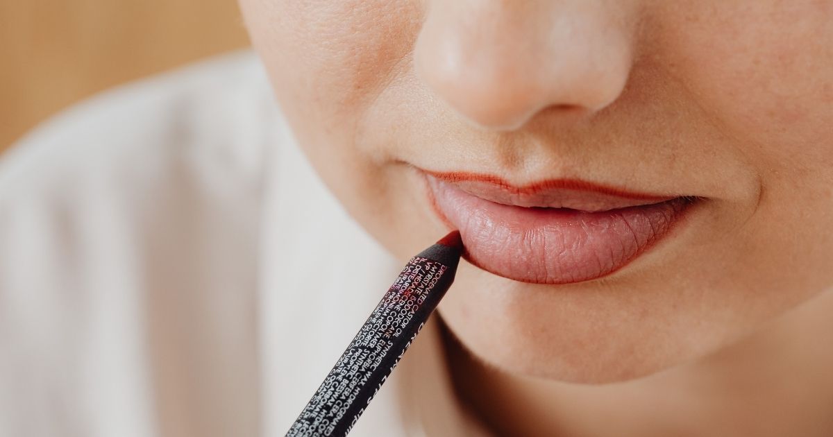 Как нельзя красить губы, если вам за 50+: ошибки, которые старят