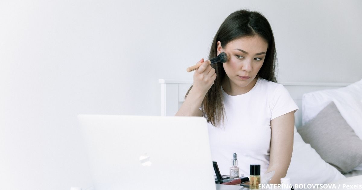 Какой макияж нельзя делать 30-летним: 5 запретных трендов