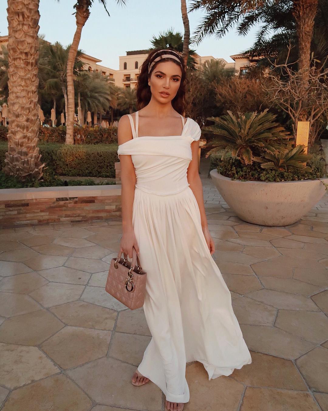 Носим дешевое платье так, чтобы оно выглядело дорого: 5 хитростей