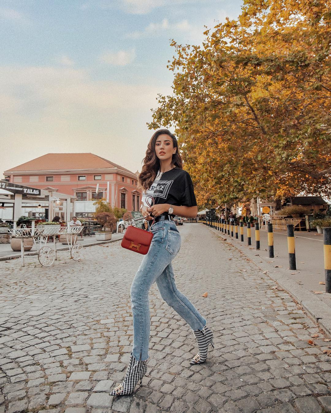 5 моделей джинсов, которые сделают образ дороже, а фигуру — стройнее