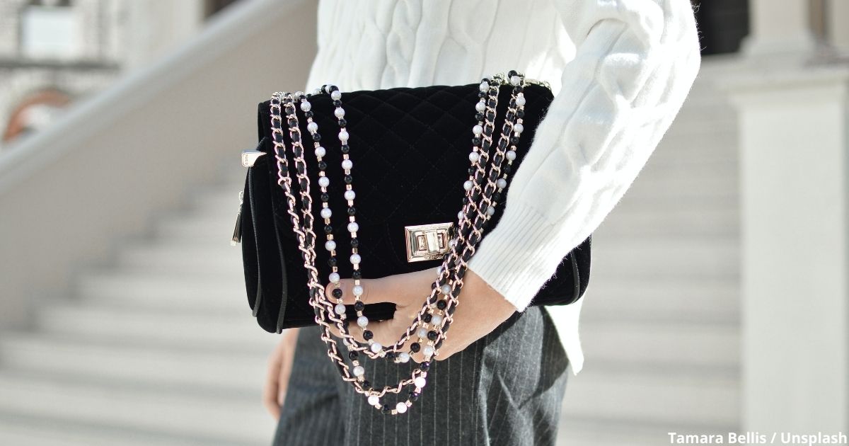 7 правил, как носить сумку, чтобы в вас видели благородную женщину