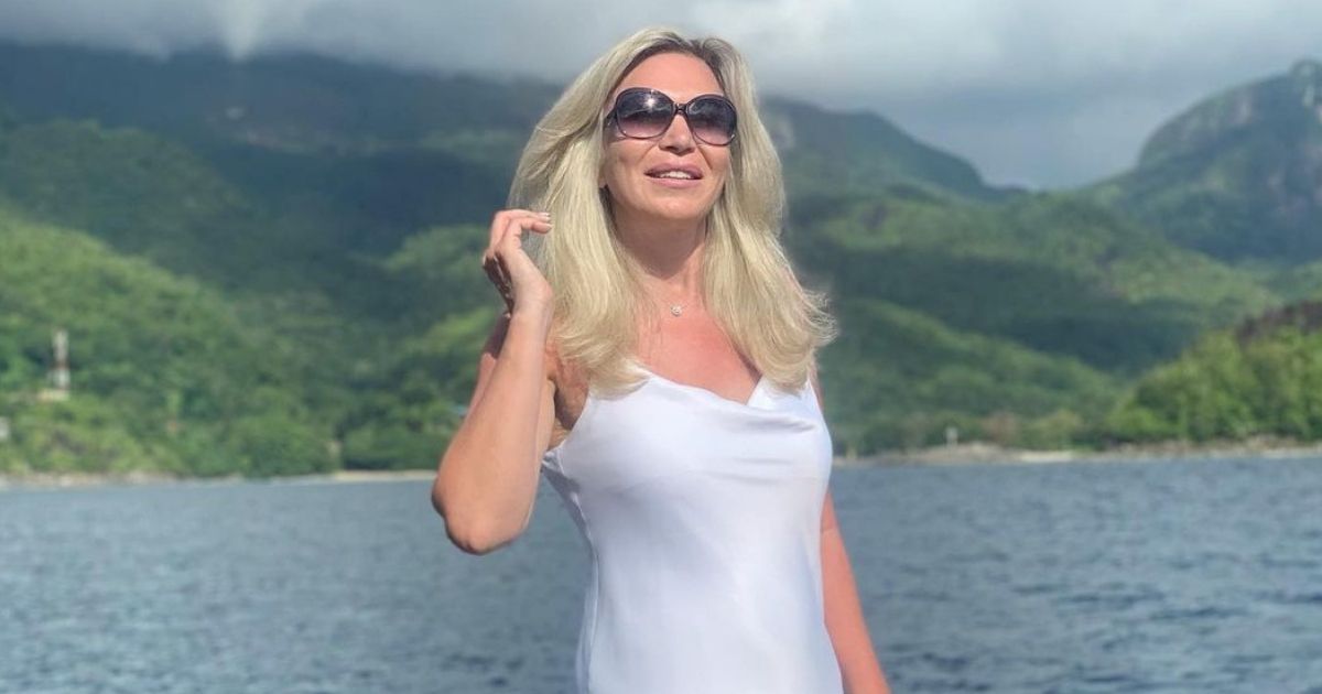 7 вещей, которые носит Марина Юдашкина, чтобы в 60+ выглядеть стильно