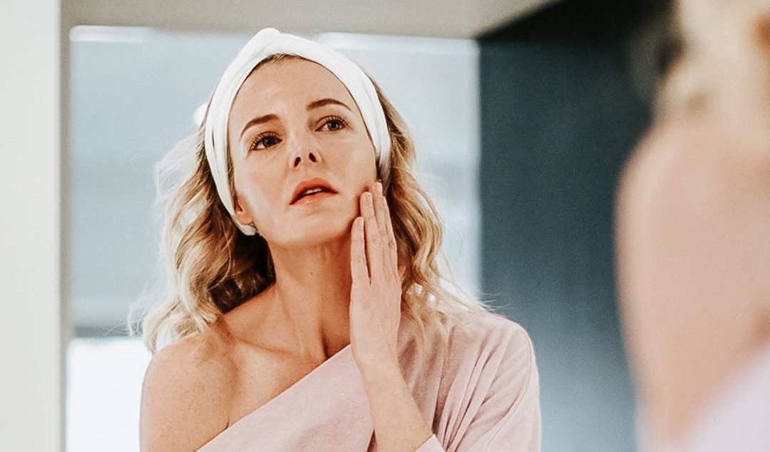 Какие 7 глупостей делают женщины, когда наносят тональный крем