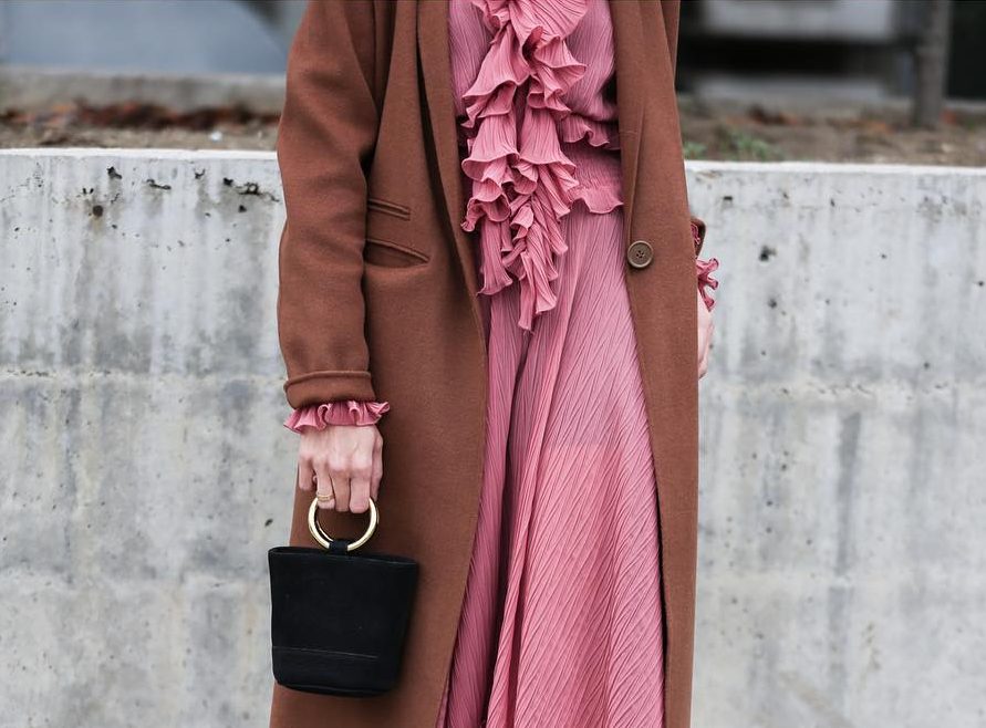 Как носить юбки и платья даже в снег: 9 модных приёмов