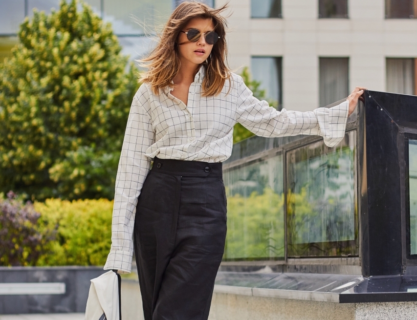 Учимся носить одни черные брюки так, будто у вас их не меньше 5 разных пар