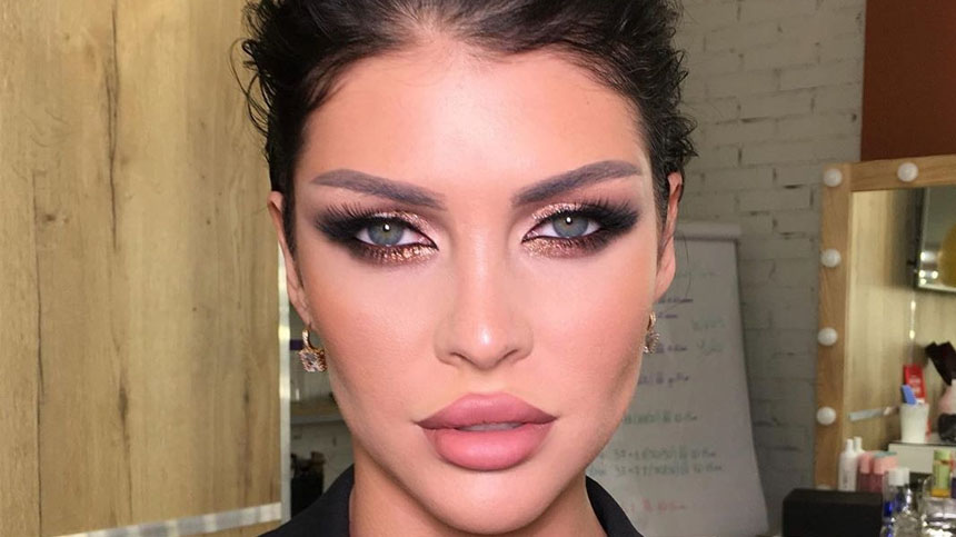 Забыть как страшный сон: 6 приемов в макияже, которые наконец-то вышли из моды