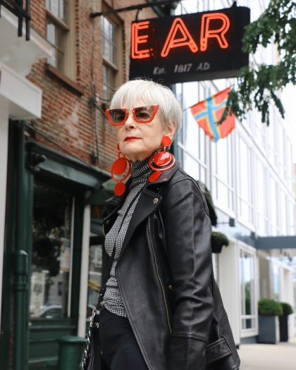 4 пары серег, носить которые после 60 — дурной тон