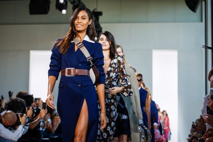 5 гениальных идей от модных дизайнеров, как вписать сумку в образ