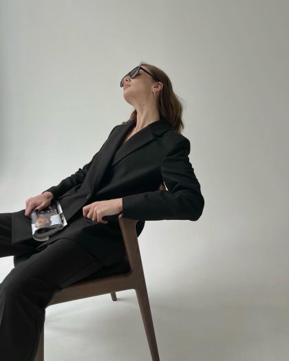 5 модных брендов, которые можно купить один раз и носить годами. Их одежда — вне времени