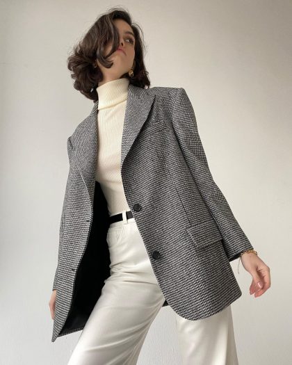 5 модных брендов, которые можно купить один раз и носить годами. Их одежда — вне времени