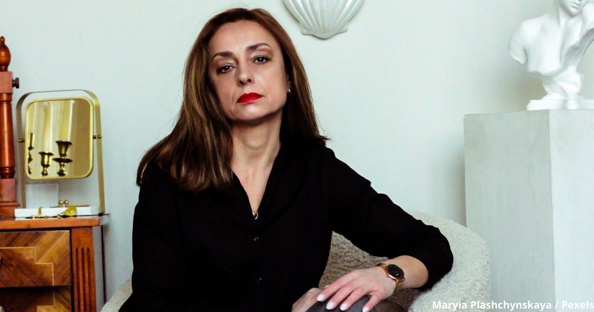 5 неожиданных вещей в гардеробе, которые выдают женщину в возрасте раньше любых морщин