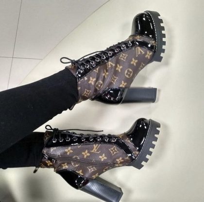 5 неожиданных вещей в гардеробе, которые выдают женщину в возрасте раньше любых морщин