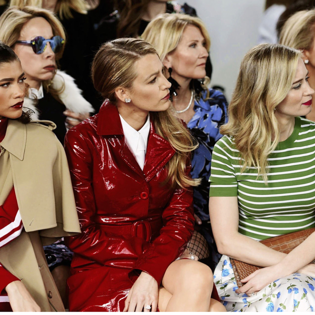 5 образов звезд, которые не боятся носить красный