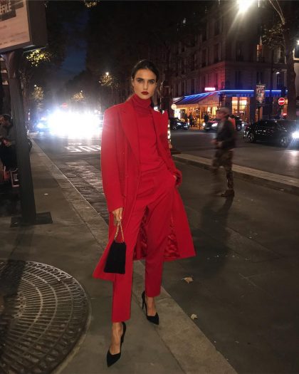 5 образов звезд, которые не боятся носить красный