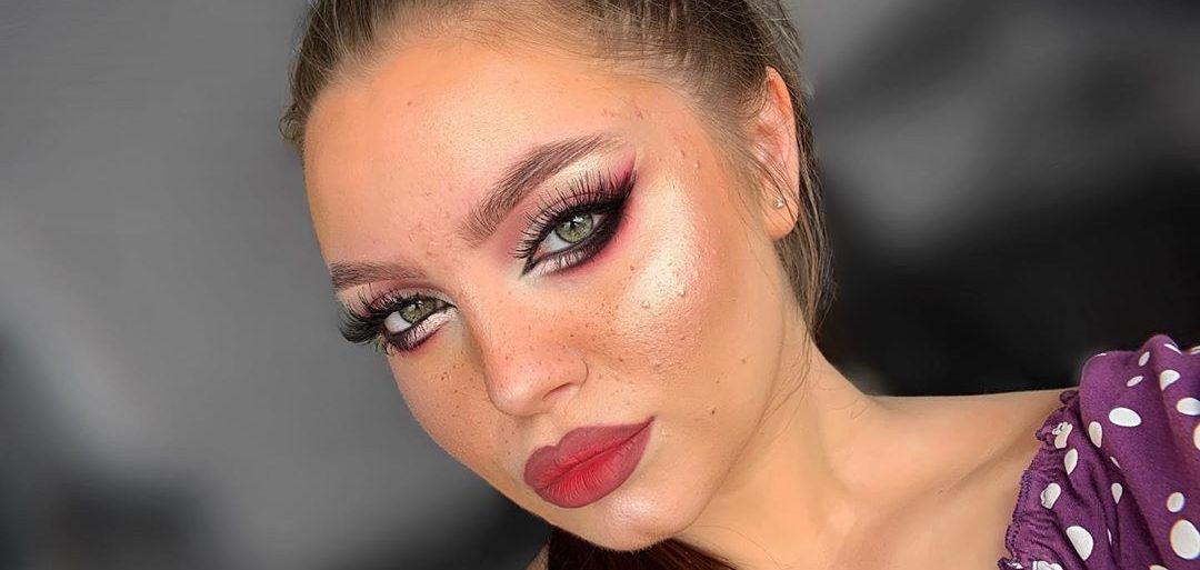 5 примеров устаревшего макияжа, над которыми женщины уже насмехаются